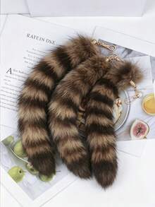 美式大狐狸尾巴吊飾 車用包包掛飾鑰匙圈 車掛飾品 後背包掛飾 返校季禮物 女性禮物鑰匙圈配件 浣熊尾巴（因手工縫製，每批顏色略有差異，鑰匙圈隨機） - 彩色 - 查看 1