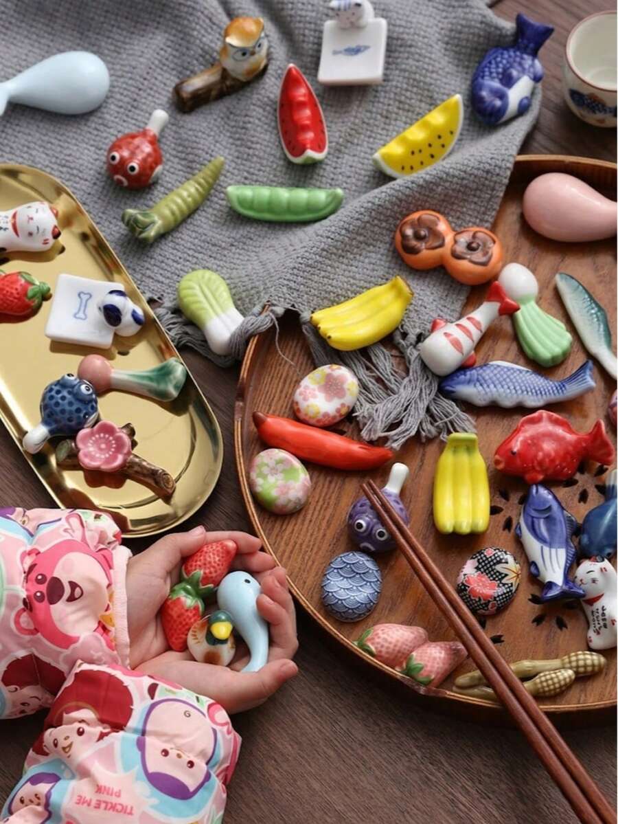 This Cute Ceramic Dumpling Chopstick And Spoon Holder Set Features A Creative Dumpling Design, Perfect For Home Kitchen Use And Also Makes A Beautiful Gift