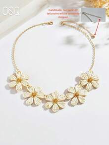 OOQ 1pc Elegant Casual 6-Petal Flower Shaped Chain Necklace For Women, Fashionable Charming Design, Suitable For Summer Beach, Party, Music Festival (Handmade Raffia Weaving, Random Shape) - White - View 4