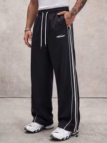MAISONFOX Celana Jogger Pria Garis Samping Hitam, Tali Serut yang Dapat Diatur di Bagian Bawah, Potongan Lebar, Celana Streetwear 2-in-1 Gaya Parasut - Hitam - View 5