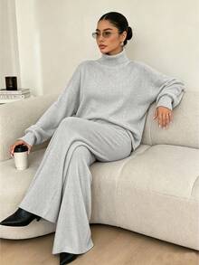 Conjunto Feminino de Tricô Elegante com Blusa Gola Alta e Calça Pantalona de Perna Reta - Cinza Claro - Visão 1