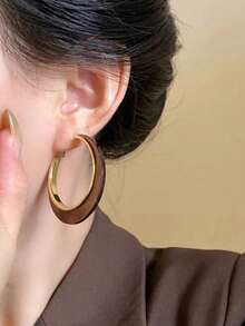 2pcs Classic Contrast Color Resin Hoop Earrings, Gold Frame With Spotted Texture, Face-Flattering Design - Coffee - View 1