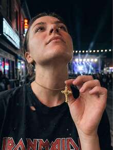 Gold Stainless Steel Pendant Necklace For Men And Women, Fashionable Jewelry For Daily Wear And Gifting - Gold - View 3