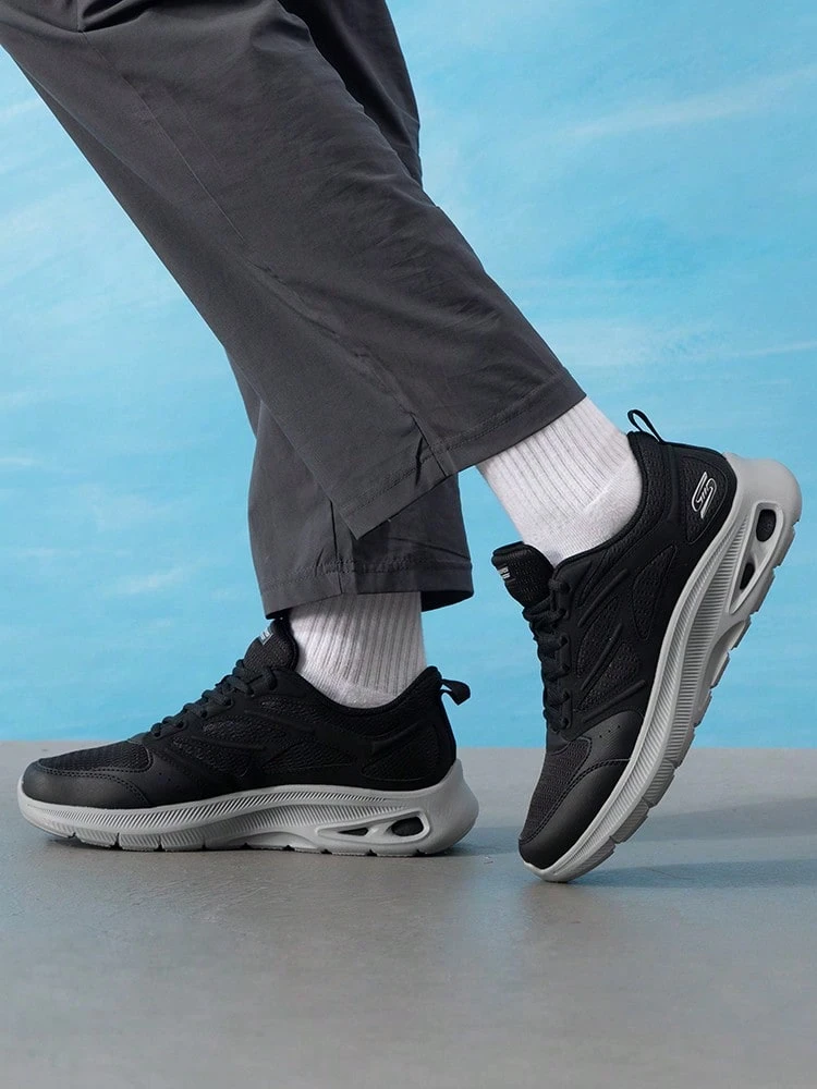Skechers 男士輕量運動跑步鞋 BOB'S 男士系列 繫帶休閒鞋 舒適緩震 透氣休閒鞋 118077-BLK - 黑色 - 查看 1
