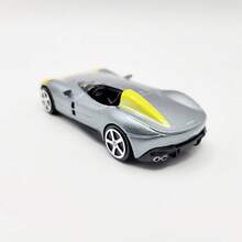 Burago 1:43 比例 Ferrari Monza SP1 銀色鋅合金壓鑄模型車，創意模型玩具/擺飾，適合青少年與成人收藏，可用作桌面裝飾，完美的節日禮物 - Monza SP1-銀色 - 查看 6