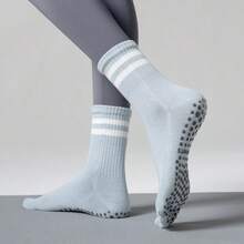 1 Pair Of Five-Toe Yoga Socks, Soft And Comfortable, Silicone Non-Slip, Mid-Calf Socks, Suitable For All Seasons, Fitness, Hiking, Rope, Yoga, Pilates - Multicolor - View 5
