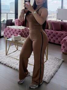 LovelyWholesale Setelan Dua Potong Wanita Kasual Model Halter Neck Warna Polos Tanpa Punggung, Atasan dan Celana, Pakaian Musim Panas Elegan untuk Wanita - Coklat - View 1