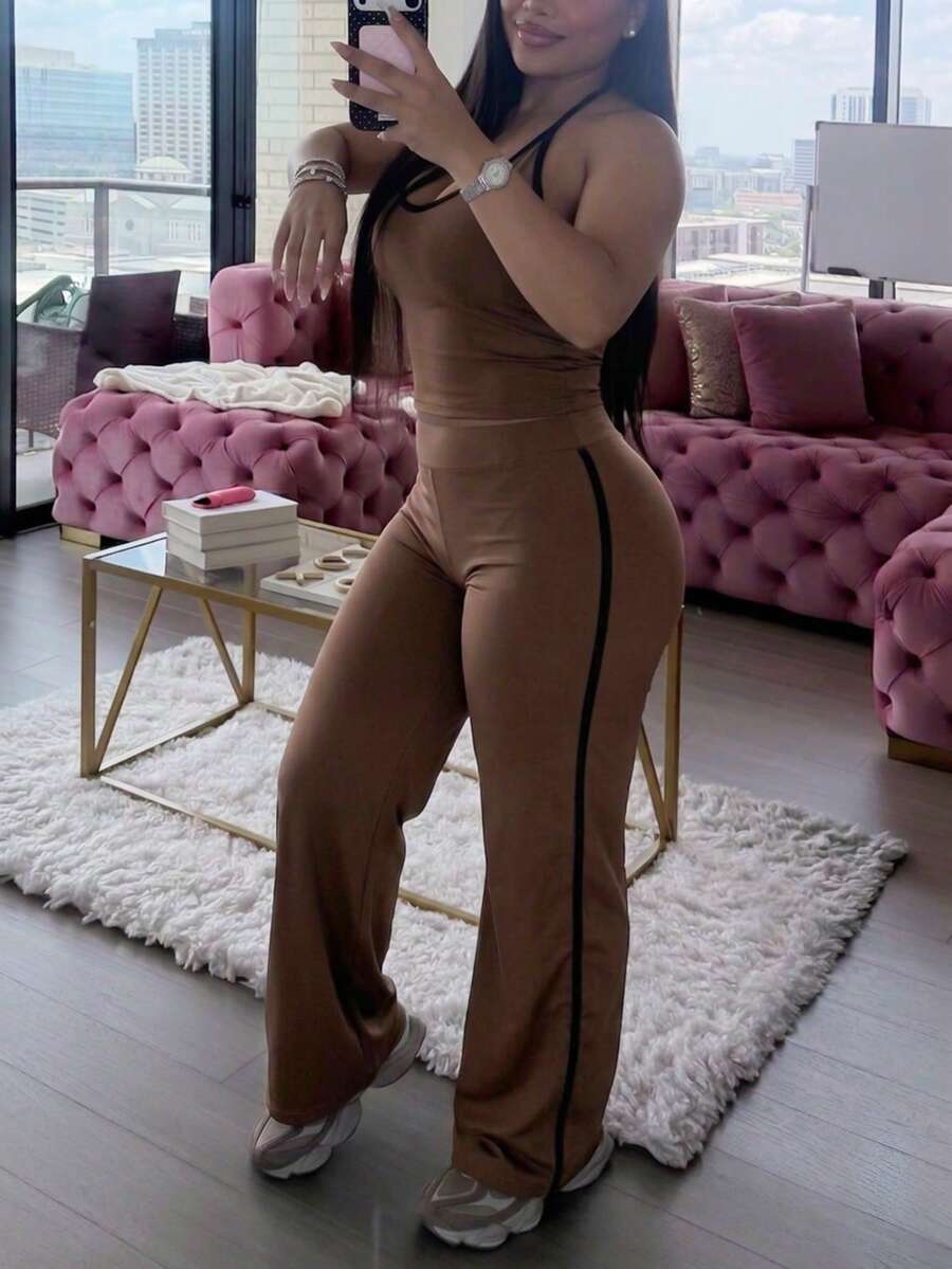 LovelyWholesale Setelan Dua Potong Wanita Kasual Model Halter Neck Warna Polos Tanpa Punggung, Atasan dan Celana, Pakaian Musim Panas Elegan untuk Wanita - Coklat - View 1