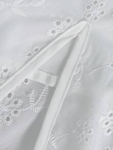 Gaun Midi Bordir Eyelet Wanita Lengan Pendek Mengembang Leher Bentuk Hati Potongan Belakang Belahan di Bagian Bawah Gaun Musim Panas - Putih - View 6