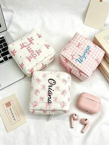 個性化客製化刺繡姓名絎縫化妝包，花朵蝴蝶結拉鍊收納袋，旅行化妝與衛生用品收納包，伴娘與生日禮物 - 彩色 - 查看 3