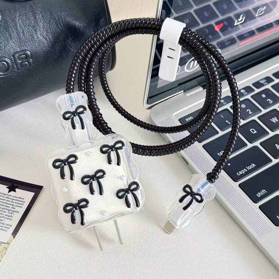 小黑色蝴蝶結與白色珍珠設計手機充電器套裝 20W/18W，充電線保護套，充電頭保護殼，相容 iPhone 13/16/15/14，絕佳禮物選擇