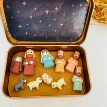 Set Kotak Kaleng Adegan Kelahiran Yesus Natal, Termasuk Patung Yesus, Cocok untuk Memajang Gambaran Keluarga Kudus, Set Adegan Kelahiran Yesus Mini dari Resin Buatan Tangan, Hadiah Dekorasi Natal yang Sempurna, Cocok untuk Dipajang di Meja Kantor - MultiWarna - View 17