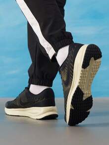 NIKE RUN DEFY 男款輕量運動跑步鞋 透氣舒適緩震休閒鞋 HM9594 - 黑/淺卡其色 - 查看 5