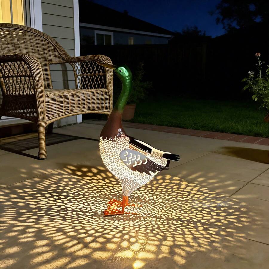 1pc Outdoor Solar Statue Light, Garden Decor, 3D Cute Duck Statue Light, Creative Design Iron Material, Beautiful Rust-Proof Durable, Backyard, Bistro, Cafe Style, Camping Light Yard/Lawn Ornament, Suitable For Patio, Lawn, All Seasons