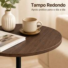 Mesa Lateral Redonda Regulável Altura Cor Imbuia, Tampo Diâmetro 40cm, Altura 40 a 75cm, Suporte Metálico Preto e Base Redonda Ponderada, Ideal ao Lado do Sofá e Áreas de Lazer da Sala - MesaLateral-RedondaRegulavel-NogalPreto - Visão 10