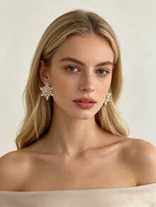 1 Pair Elegant Elegant Full Rhinestone Glass Snowflake Flower Stud Earrings Suitable For Women Holiday Party Gathering - Yellow Gold - View 2