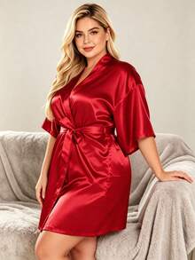 Jubah Pagi Pernikahan Wanita Ukuran Besar dengan Nama Kustom, Piyama Pengantin & Pengiring Pengantin yang Dipersonalisasi, Hadiah Pengiring Pengantin yang Elegan, Gaun Tidur dengan Teks Kustom untuk Persiapan Pagi Hari - Merah - View 4