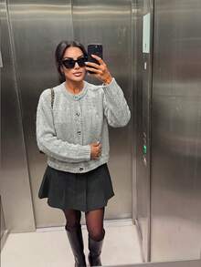 Set Musim Gugur Wanita: Kardigan Lengan Panjang Rajut Bergaris Abu-abu Minimalis dengan Kancing Perak, Cocok untuk Perjalanan ke Kantor dan Jalan-jalan - Light Grey - View 7