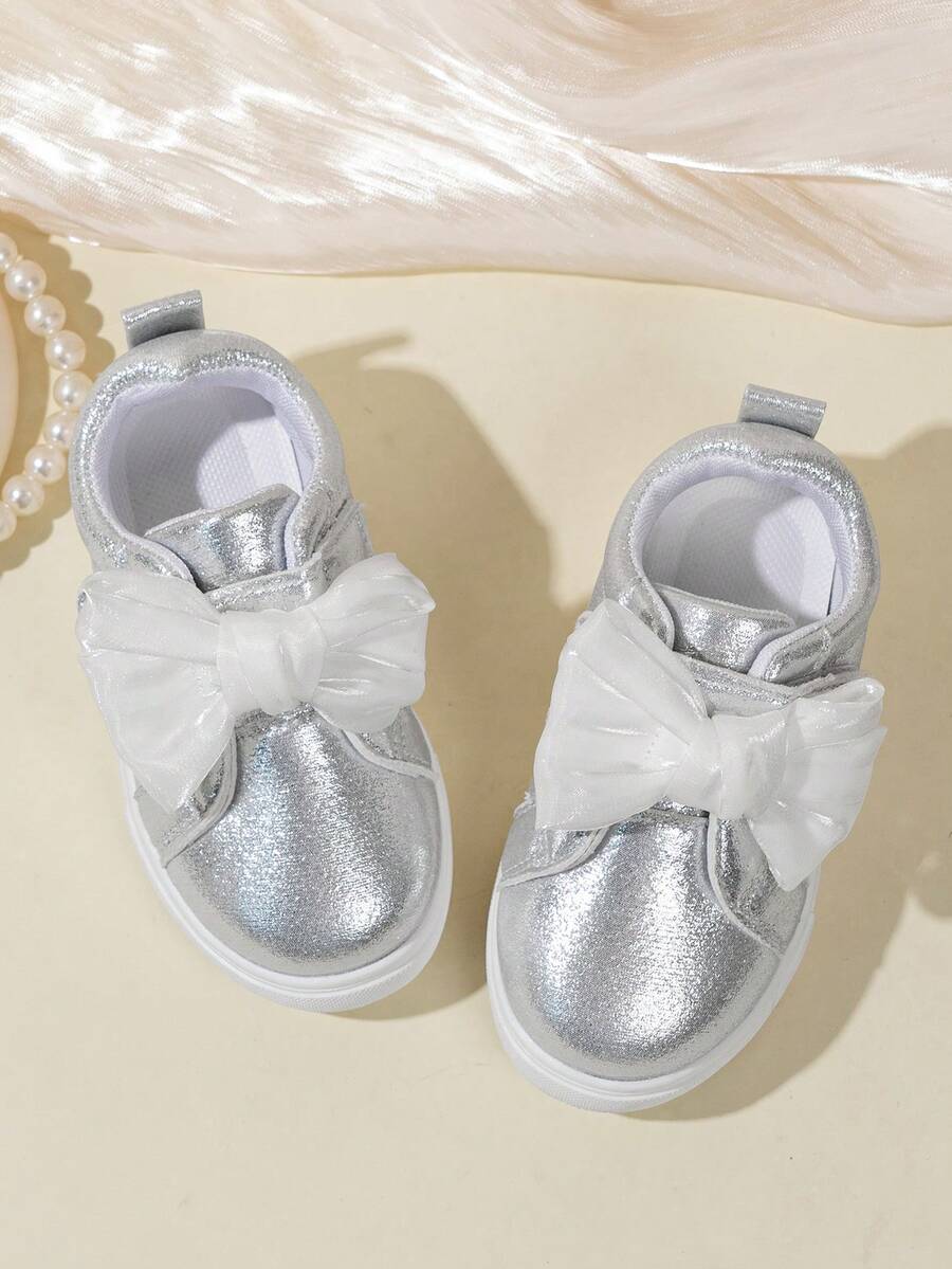 1 Pair Kids Bowknot Hook & Loop Casual Fashion Sneakers, Suitable For All Seasons Campus Daily Wear And Sports - Silver - View 1