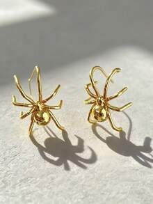 1Pair Gold Tone Realistic Spider Stud Earrings, Punk Gothic Charm Earrings For Teen Girls Boys, Halloween Birthday Holiday Gift Accessory - Gold - View 3