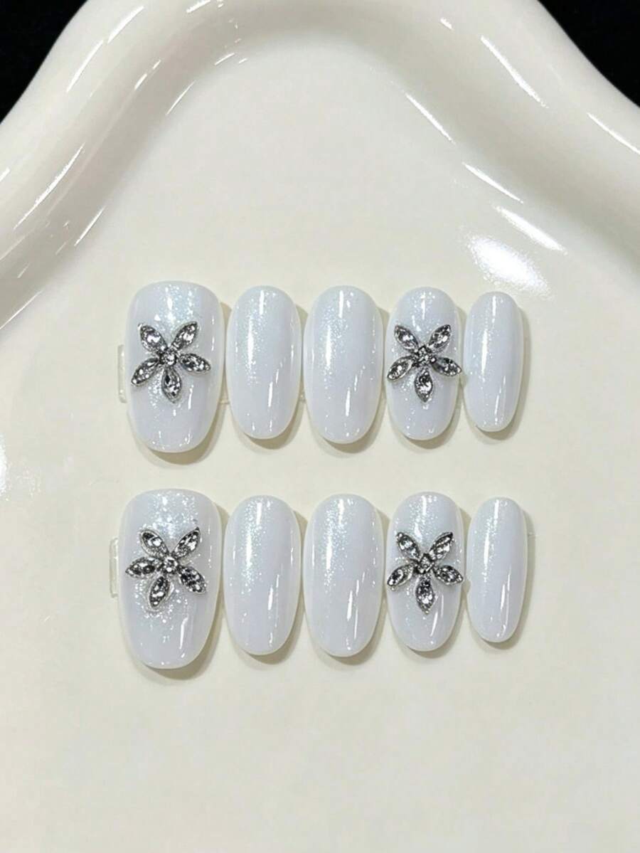 10pcs Short Oval Handmade Press-On Nails, White Minimalist Elegant Cream Pearl White Glossy Star Rhinestone Design, Suitable For Girls And Women For Holiday Parties And Daily Wear