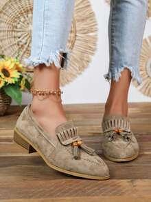 Spring/Autumn New Vintage Style Khaki Loafers For Women, Pointed Toe Low Chunky Heel With Wooden Beads And Tassel, Slip-On Shoes For Commuting, Travel And Versatile Wear - Khaki - View 2