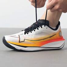 XTEP Sepatu Olahraga Komuter Pria One-Piece Molded 2.0: Cengkeraman Baru, Tahan Aus, Ringan, Bernapas, Menyerap Guncangan, dan Memantul. - Putih/Merah-oranye - View 3