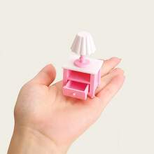 Set Model Furnitur Kamar Tidur Mini Warna Pink & Putih, Termasuk Tempat Tidur Mini, Meja Rias dengan Cermin, Gantungan Baju, Kursi, Meja Nakas, Lampu Meja, Cermin Panjang, Koleksi Hiasan Dekoratif Tampilan Pemandangan Lanskap 3D - MultiWarna - View 8