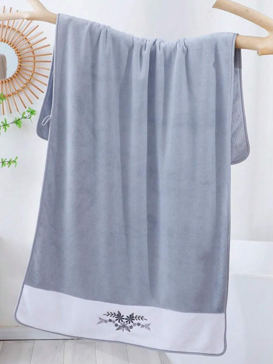 1pc Thin Polyester Fiber Gray Bath Towel/Kitchen Towel, Floral Pattern, Suitable For Women Year-Round, Quick-Drying, Applicable For Bathroom, Hotel, Travel, Holiday Gift, Beauty Salon, Home Decor