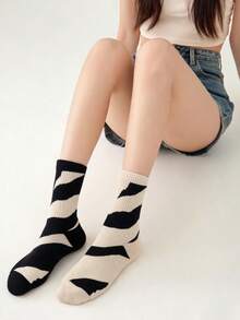1 Pair Black & White Color Block Women's Socks, Zebra Stripe Fashion Style, Daily Wear - Black and White - View 1