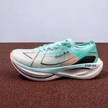 XTEP Sepatu Lari Pria 160X3.0PRO Generasi Terbaru untuk Balap Maraton, Pelat Karbon, dan Pencapaian Rekor Pribadi Jarak Jauh. - Putih/Biru-Oranye - View 5