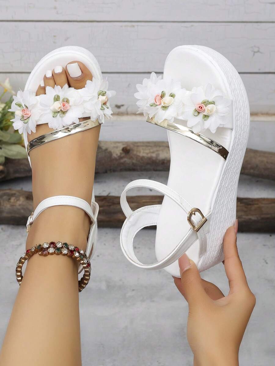 1 Pair Floral Print Beach Buckle Sandals - White - View 1