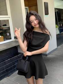 法式性感不對稱領女款夏季優雅修身A字短洋裝，黑色 - 黑色 - 查看 4