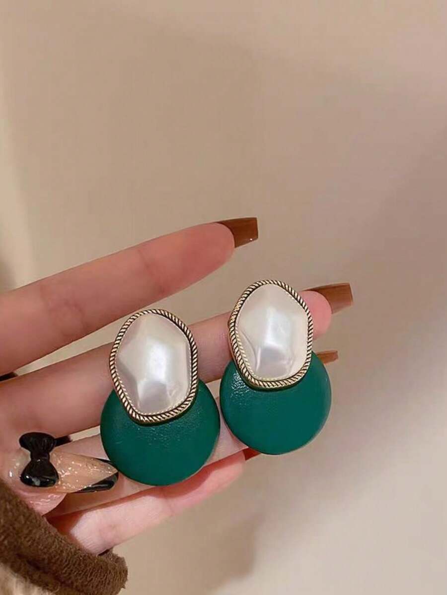 1 Pair Of Fashionable Personalities Exquisite And Elegant Faux Pearl Earrings Suitable For Women's Daily Commuting - Green - View 1