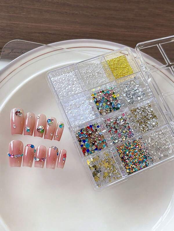 Set de decoración de arte de uñas de 12 compartimentos con perlas brillantes, strass irregulares de base plana, lentejuelas en forma de estrella y gemas para uñas en caja