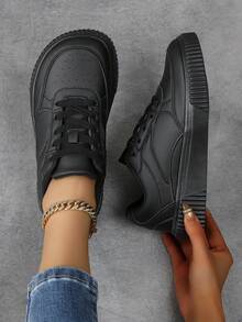 Sepatu Olahraga Kasual Unisex dengan Kotak Jari Kaki Lebar dan Blok Warna, Sepatu Skate Ringan Bertali untuk Berjalan Datar - Hitam - View 1