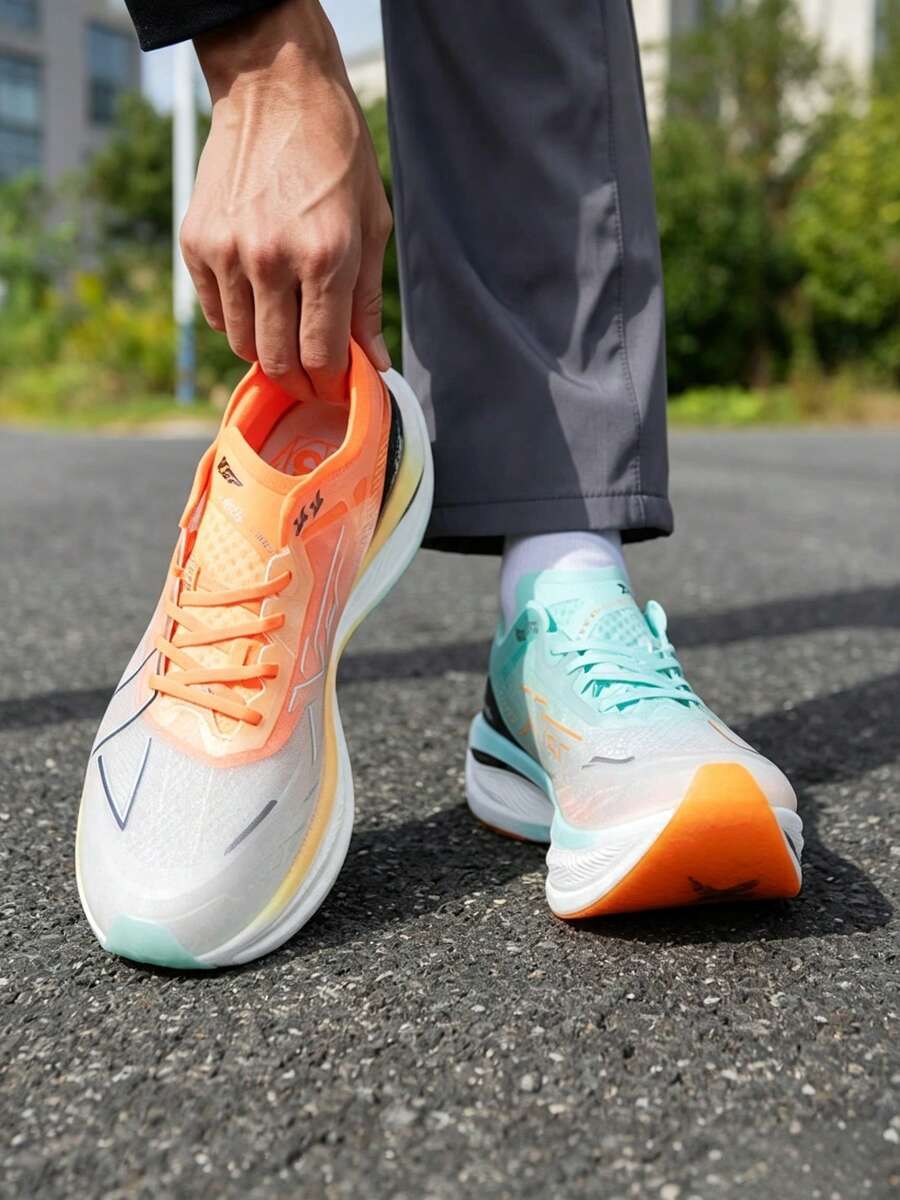 XTEP Sepatu Lari Pria 160X3.0PRO Generasi Terbaru untuk Balap Maraton, Pelat Karbon, dan Pencapaian Rekor Pribadi Jarak Jauh. - Putih/Biru-Oranye - View 1