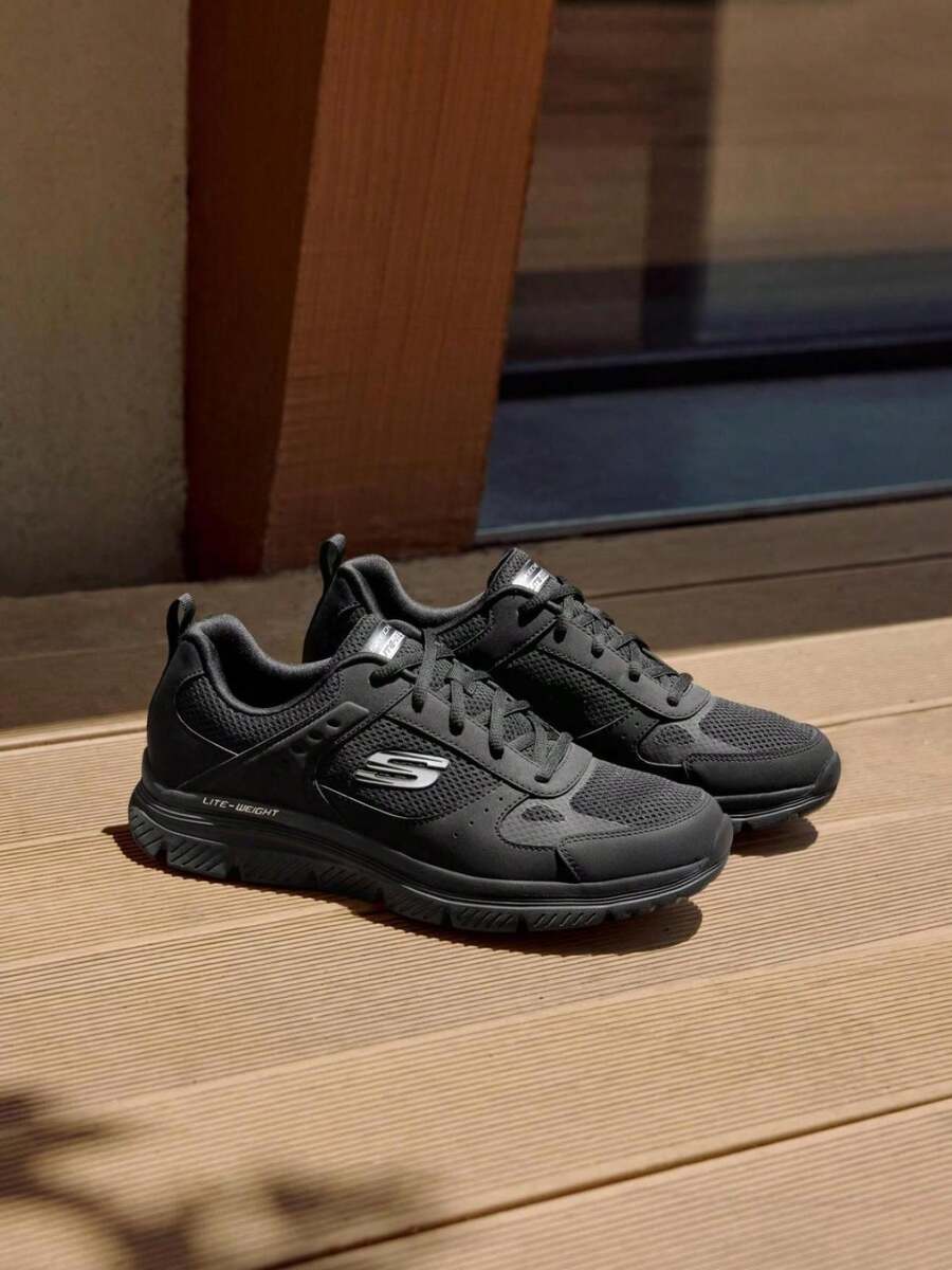 Skechers 男士綁帶輕量運動跑步鞋,舒適透氣緩震休閒鞋 8790230-BBK - 純黑色 - 查看 1
