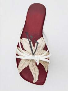 Sandal Jepit Wanita Model Vintage Warna Burgundy dengan Motif Bunga dan Ujung Persegi, Sandal Jepit Putih Tipis dengan Simpul Tali untuk Liburan - Putih - View 4