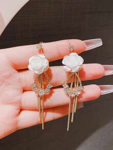 1 Pair Of Personality Simplicity Exquisite And Sweet Flower Earrings Suitable For Women's Daily Commuting ﻿ - White - View 2