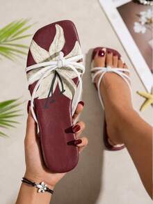 Sandal Jepit Wanita Model Vintage Warna Burgundy dengan Motif Bunga dan Ujung Persegi, Sandal Jepit Putih Tipis dengan Simpul Tali untuk Liburan - Putih - View 3