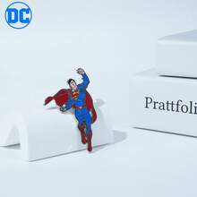 Monogram Warner Bros 1 قطعة دبوس بروش معدني مطلي بالمينا بشخصيات باتمان وسوبرمان مرخص رسميًا من DC، إكسسوار للملابس لتزيين الحقيبة الظهر والجاكيت، هدية للعطلات - متعدد الألوان - مشاهدة 7