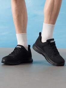 Skechers 男士綁帶輕量運動跑步鞋，舒適透氣緩震休閒鞋 8790230-BBK - 純黑色 - 查看 4