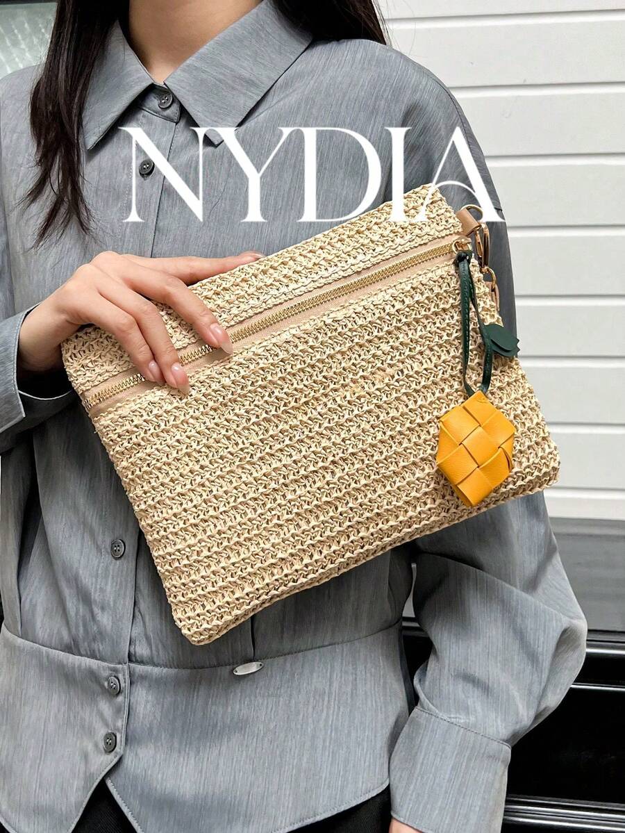 Vacation Casual Wavy Pattern Straw Woven Envelope Clutch