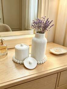Set Aksesori Kamar Mandi Garis Vertikal Putih 3 Buah - Baki Rias Tepi Mutiara + Vas Kecil Bergaris + Wadah Penyimpanan Cotton Bud dengan Tutup, Set Aksesori Kamar Mandi 3-in-1, Set Dekorasi Meja Rias, Set Baki, Vas, dan Wadah Penyimpanan - ABC - View 1