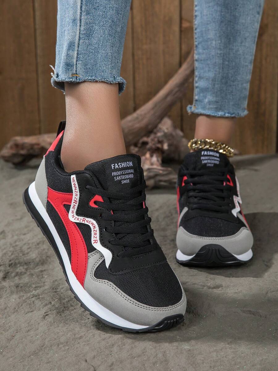 Unisex Wide Toe Box Colorblock Retro Casual Sneakers - Black and Red - View 1