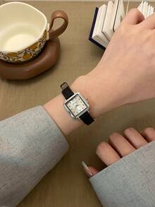 1pc Women's Oval Roman Numeral Casual Elegant Quartz Wristwatch, Suitable For Daily Wear - Black - View 4