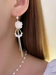 1 Pair Of Personality Simplicity Exquisite And Sweet Flower Earrings Suitable For Women's Daily Commuting ﻿ - White - View 3