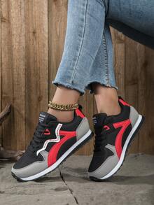 Sepatu Sneakers Kasual Retro Colorblock Unisex dengan Ujung Jari Kaki Lebar - Hitam dan Merah - View 2