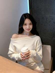 法式溫柔純欲風珍珠裝飾不對稱領口露肩長袖針織上衣 女款秋冬慵懶休閒顯瘦優雅上衣 萬聖節穿搭 - 杏色 - 查看 3